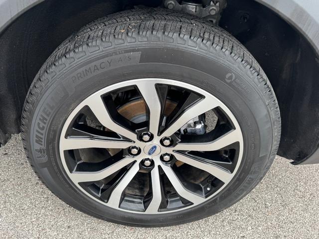 Ford Explorer Vehicle Full-screen Gallery Image 27