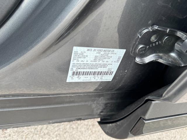 Ford Explorer Vehicle Full-screen Gallery Image 28