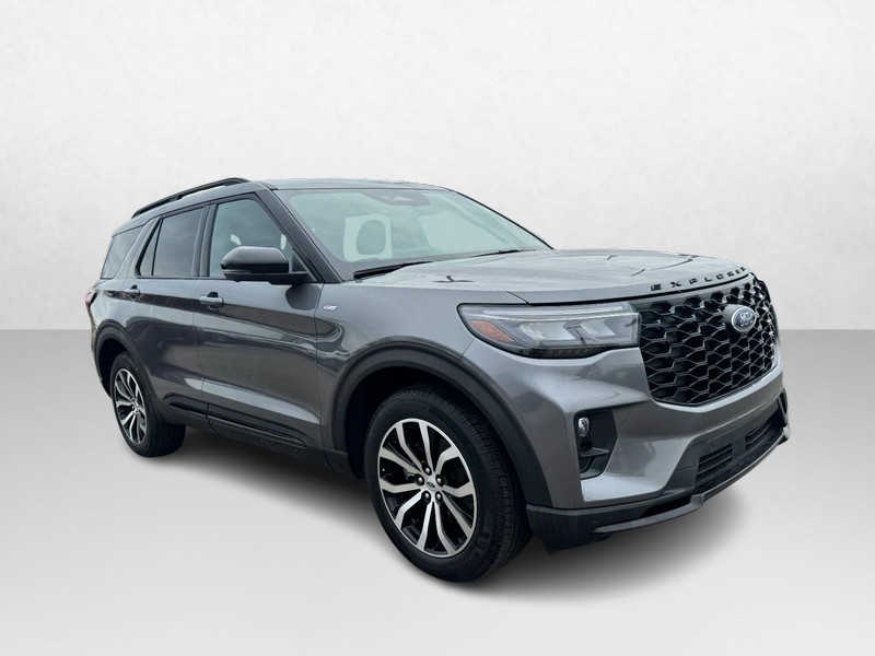 Ford Explorer Vehicle Full-screen Gallery Image 03