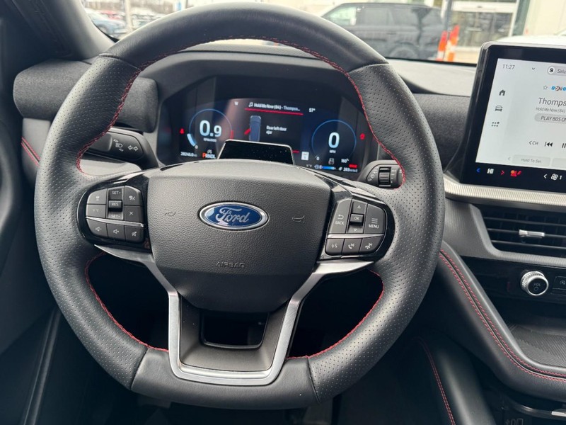 Ford Explorer Vehicle Full-screen Gallery Image 10