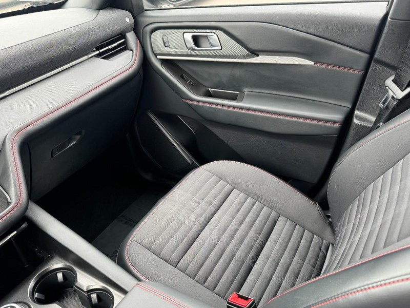 Ford Explorer Vehicle Full-screen Gallery Image 11