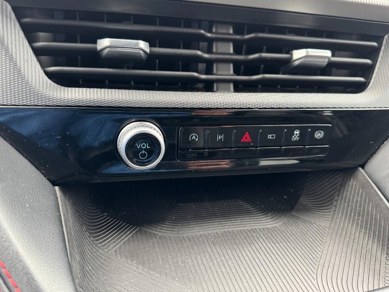 Ford Explorer Vehicle Full-screen Gallery Image 17