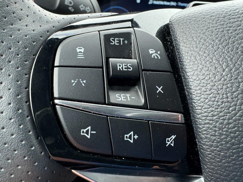 Ford Explorer Vehicle Full-screen Gallery Image 18