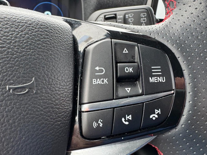 Ford Explorer Vehicle Full-screen Gallery Image 19