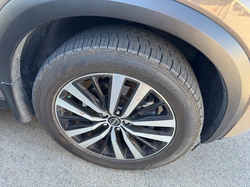 Nissan Pathfinder Vehicle Full-screen Gallery Image 04