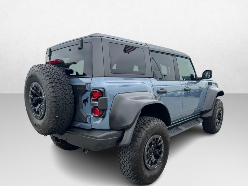 Ford Bronco Vehicle Full-screen Gallery Image 05