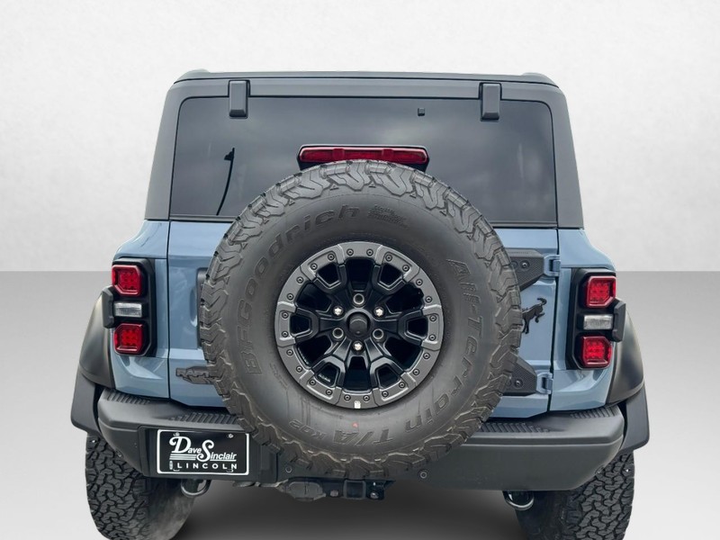 Ford Bronco Vehicle Full-screen Gallery Image 06