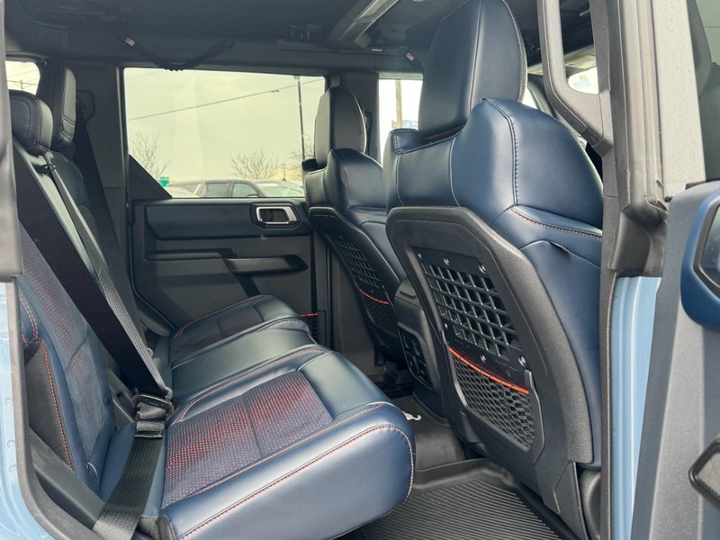 Ford Bronco Vehicle Full-screen Gallery Image 13