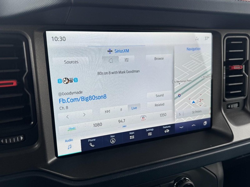 Ford Bronco Vehicle Full-screen Gallery Image 16