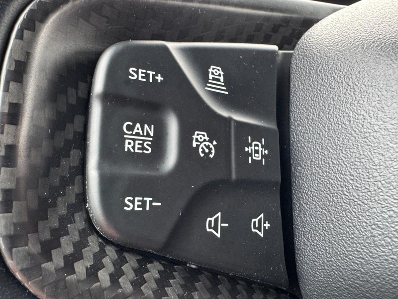 Ford Bronco Vehicle Full-screen Gallery Image 18