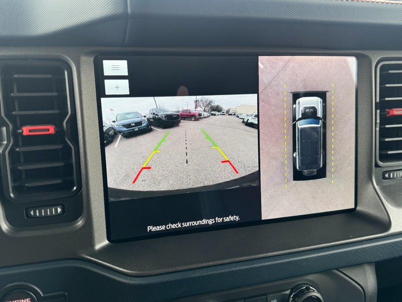 Ford Bronco Vehicle Full-screen Gallery Image 22