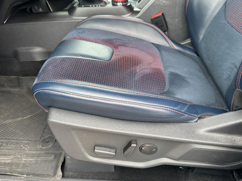 Ford Bronco Vehicle Full-screen Gallery Image 24