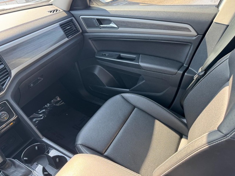 Volkswagen Atlas Vehicle Full-screen Gallery Image 11