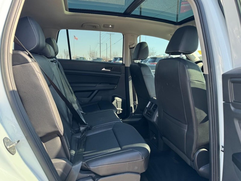 Volkswagen Atlas Vehicle Full-screen Gallery Image 13