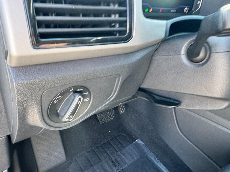 Volkswagen Atlas Vehicle Full-screen Gallery Image 14