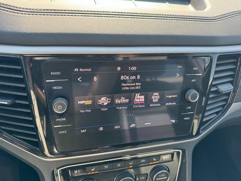 Volkswagen Atlas Vehicle Full-screen Gallery Image 16