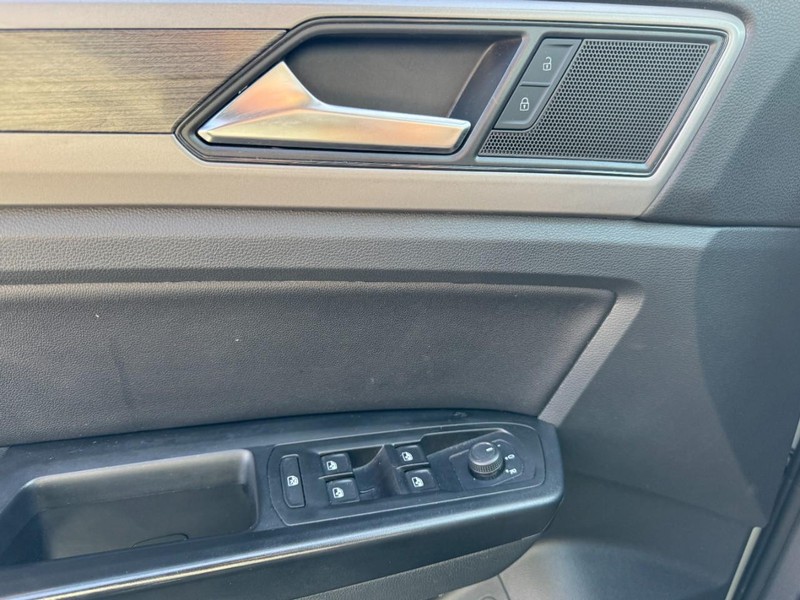 Volkswagen Atlas Vehicle Full-screen Gallery Image 25