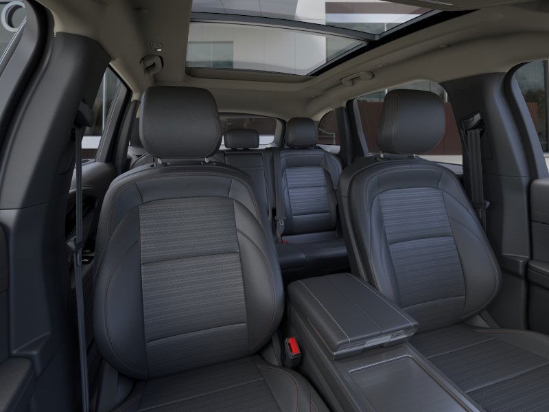 Lincoln Nautilus Vehicle Full-screen Gallery Image 10