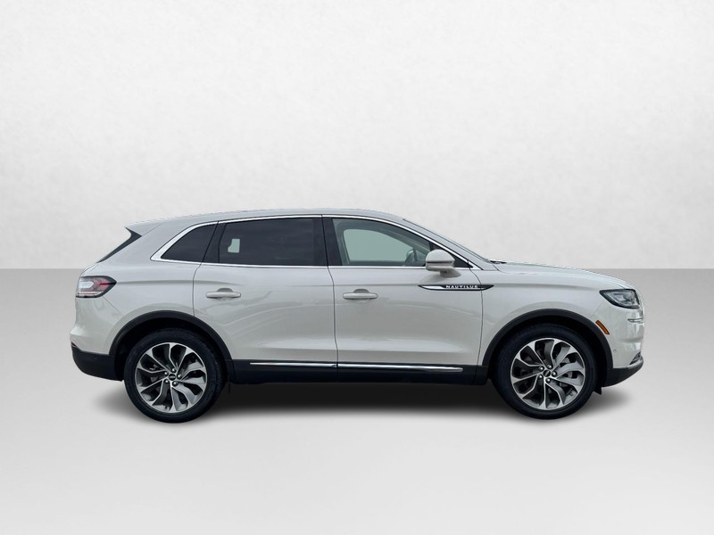 Lincoln Nautilus Vehicle Full-screen Gallery Image 04