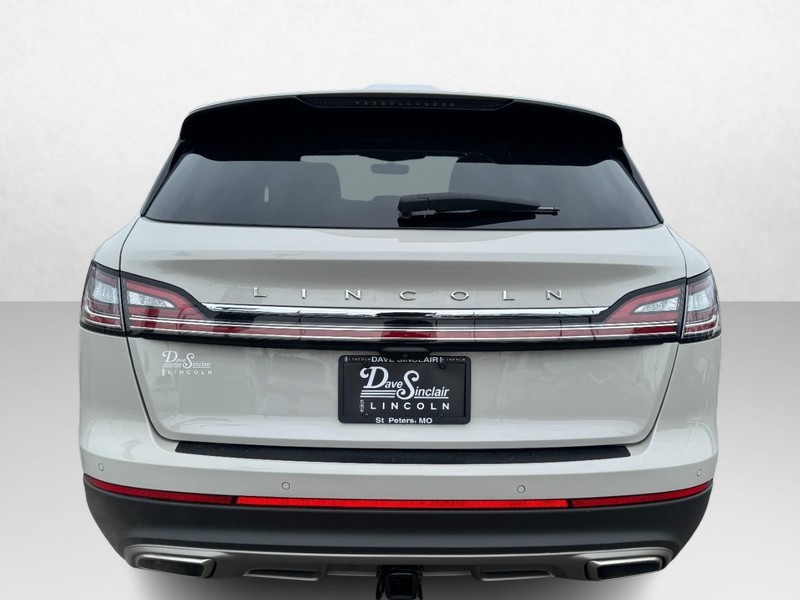 Lincoln Nautilus Vehicle Full-screen Gallery Image 06