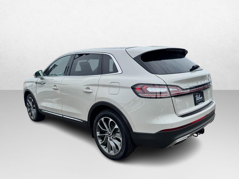 Lincoln Nautilus Vehicle Full-screen Gallery Image 07