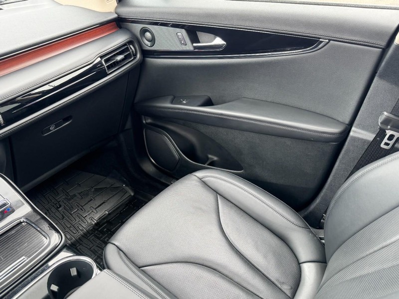 Lincoln Nautilus Vehicle Full-screen Gallery Image 11