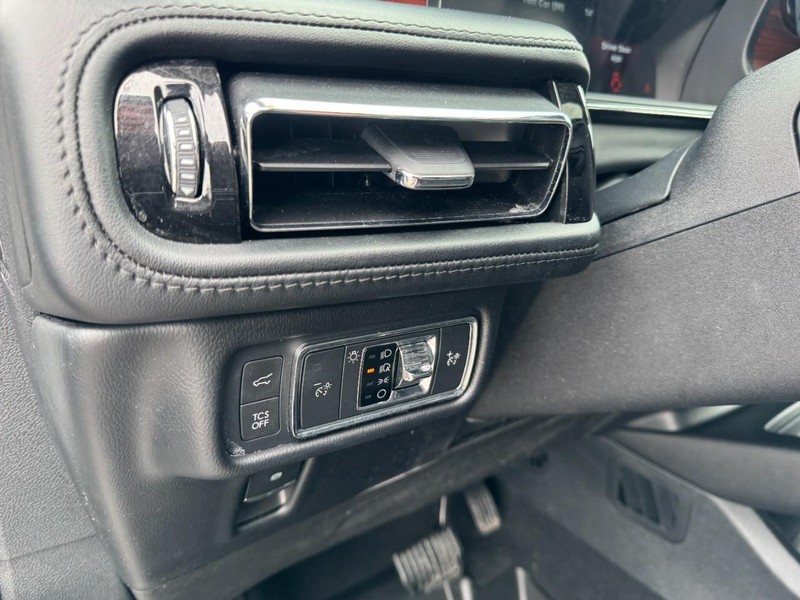 Lincoln Nautilus Vehicle Full-screen Gallery Image 14