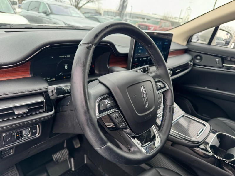 Lincoln Nautilus Vehicle Full-screen Gallery Image 15