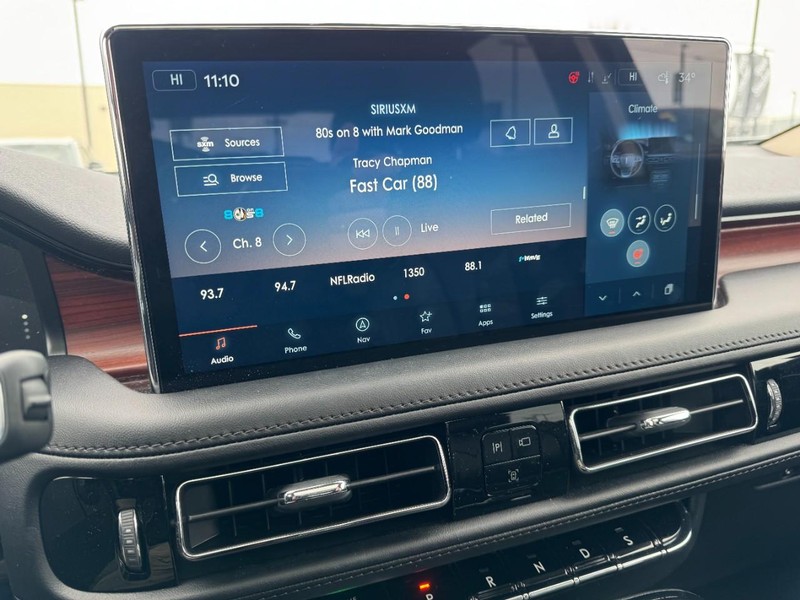 Lincoln Nautilus Vehicle Full-screen Gallery Image 16