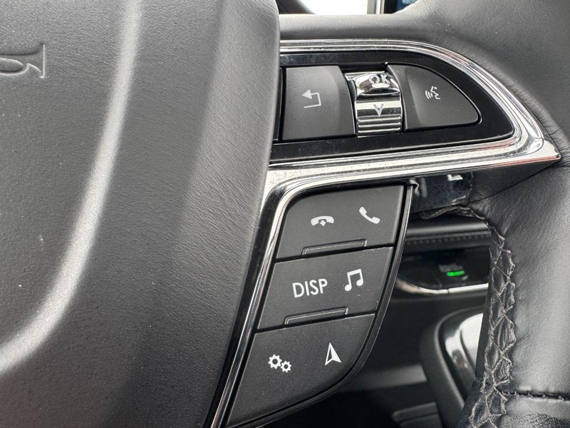 Lincoln Nautilus Vehicle Full-screen Gallery Image 19