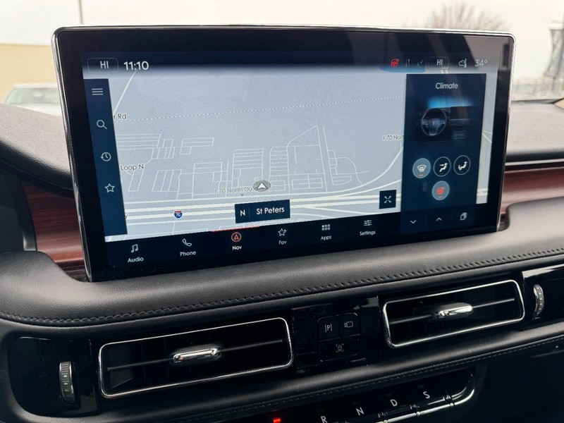 Lincoln Nautilus Vehicle Full-screen Gallery Image 23