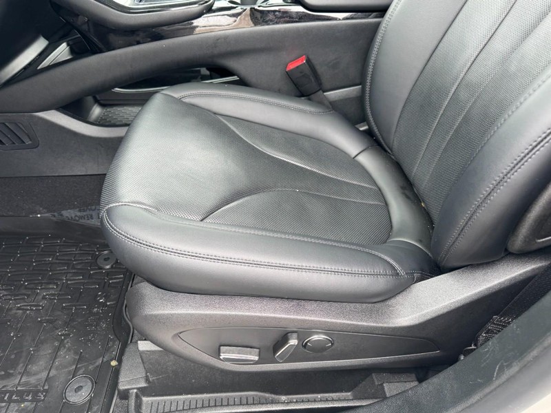 Lincoln Nautilus Vehicle Full-screen Gallery Image 26