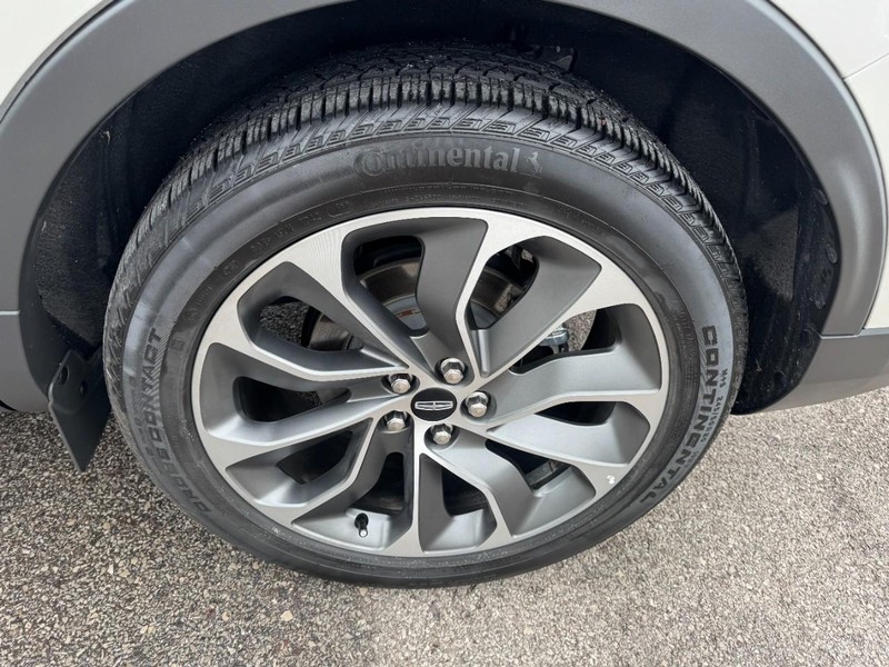 Lincoln Nautilus Vehicle Full-screen Gallery Image 27