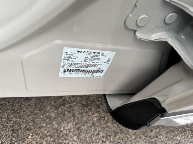 Lincoln Nautilus Vehicle Full-screen Gallery Image 28