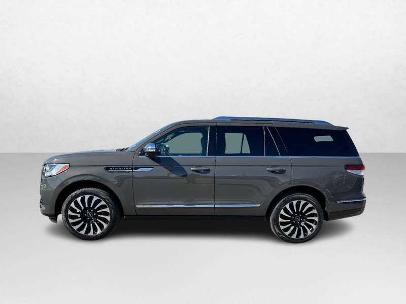Lincoln Navigator Vehicle Full-screen Gallery Image 08