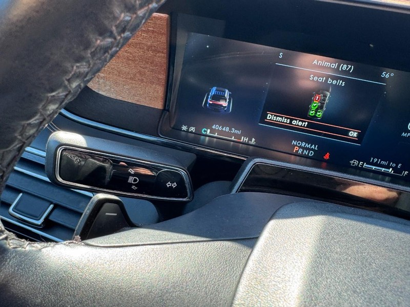 Lincoln Navigator Vehicle Full-screen Gallery Image 20