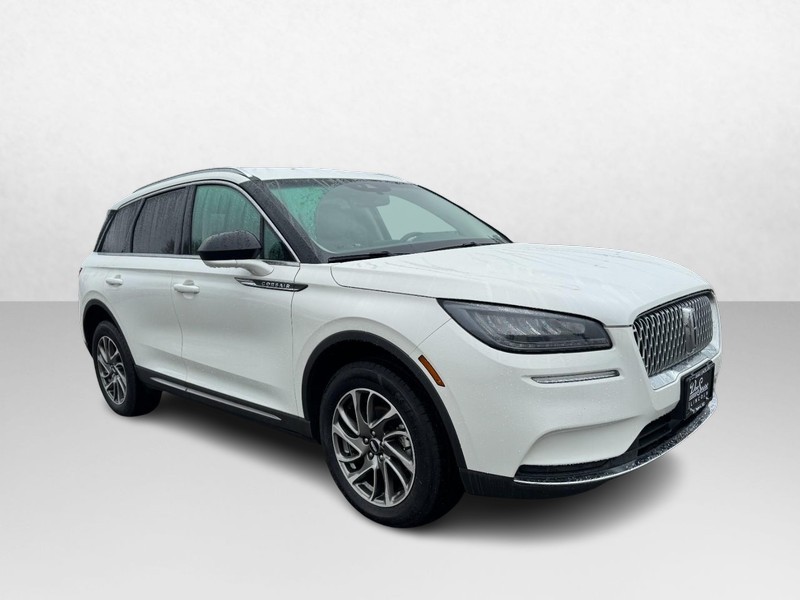 Lincoln Corsair Vehicle Full-screen Gallery Image 03