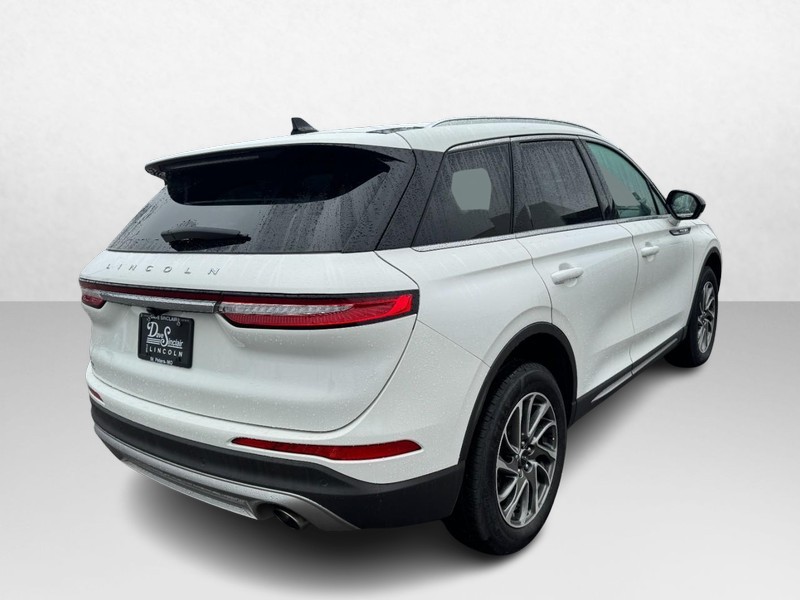 Lincoln Corsair Vehicle Full-screen Gallery Image 05