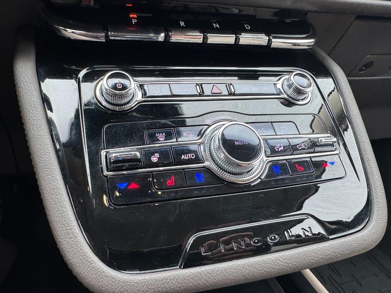 Lincoln Corsair Vehicle Full-screen Gallery Image 17