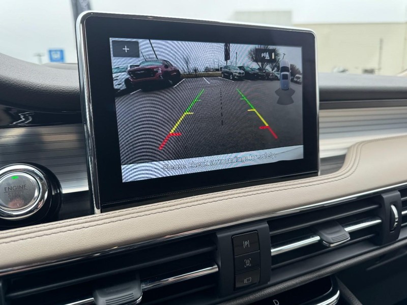 Lincoln Corsair Vehicle Full-screen Gallery Image 24