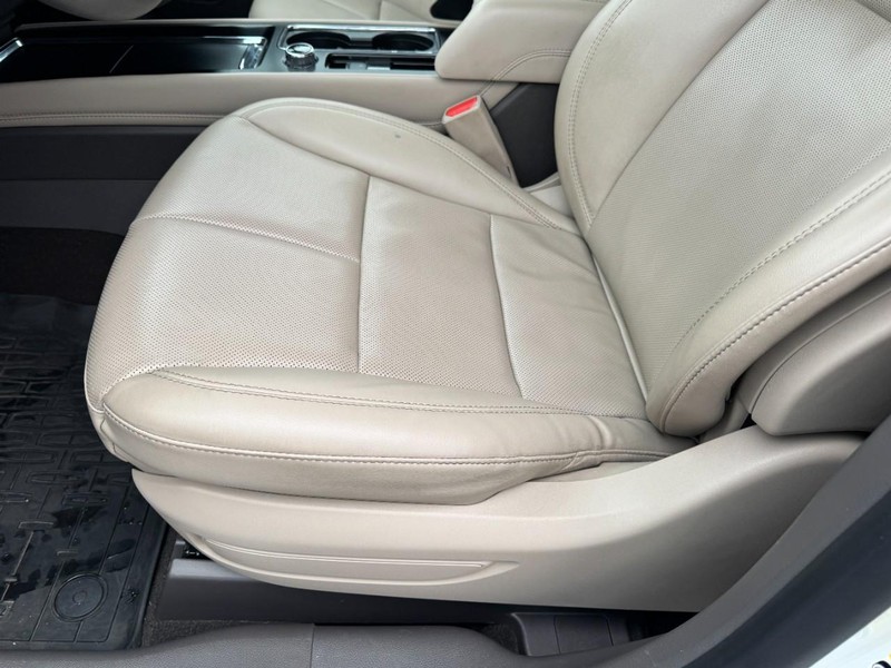 Lincoln Corsair Vehicle Full-screen Gallery Image 26