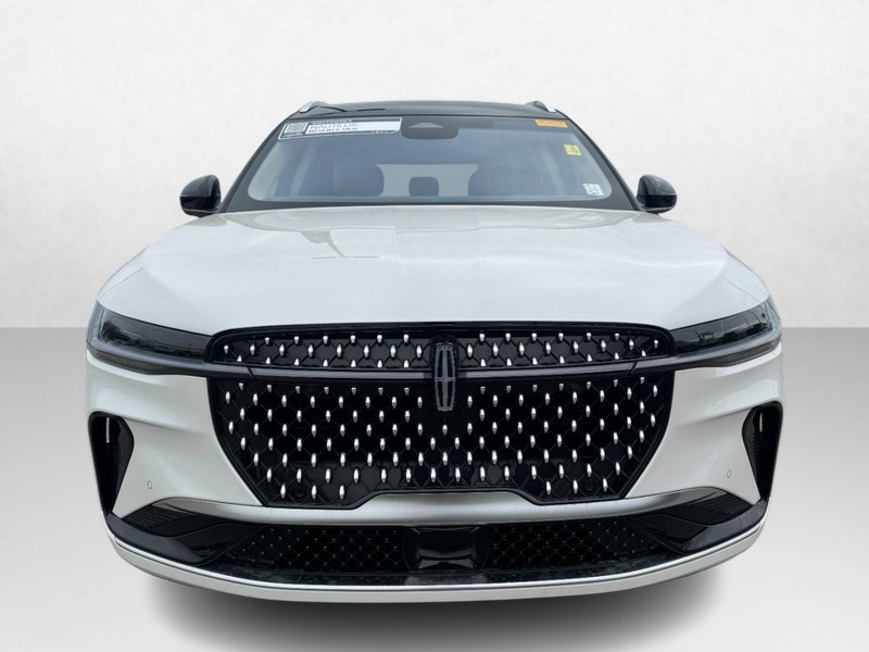 Lincoln Nautilus Vehicle Full-screen Gallery Image 02