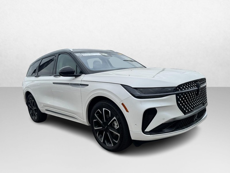 Lincoln Nautilus Vehicle Full-screen Gallery Image 03