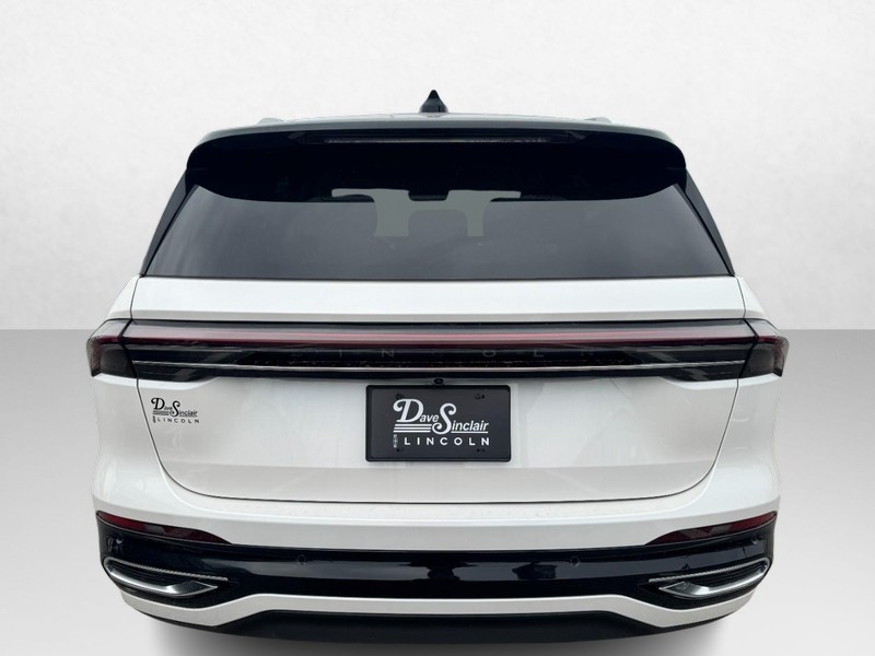 Lincoln Nautilus Vehicle Full-screen Gallery Image 06