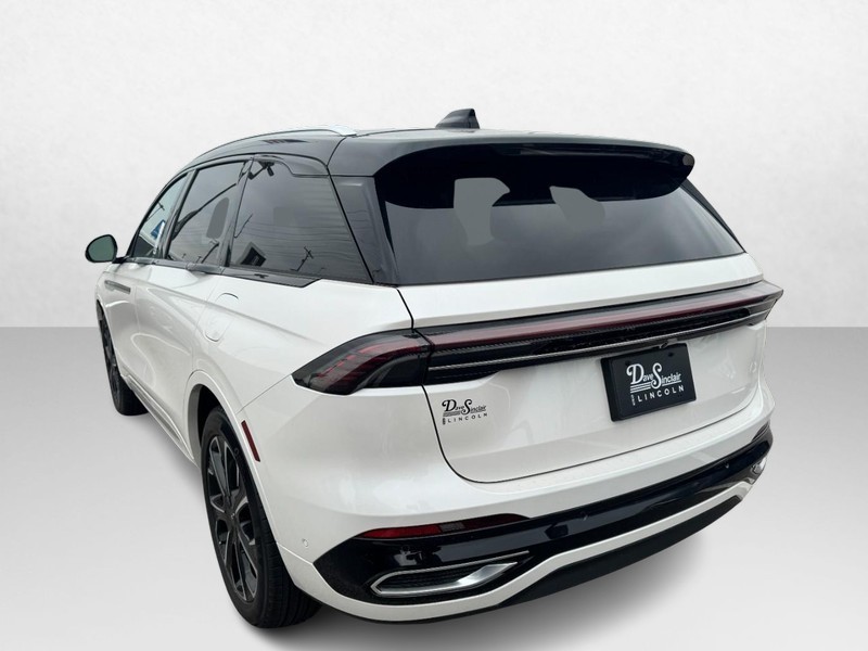 Lincoln Nautilus Vehicle Full-screen Gallery Image 07