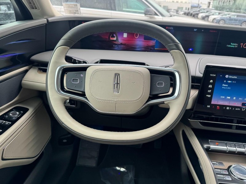 Lincoln Nautilus Vehicle Full-screen Gallery Image 10