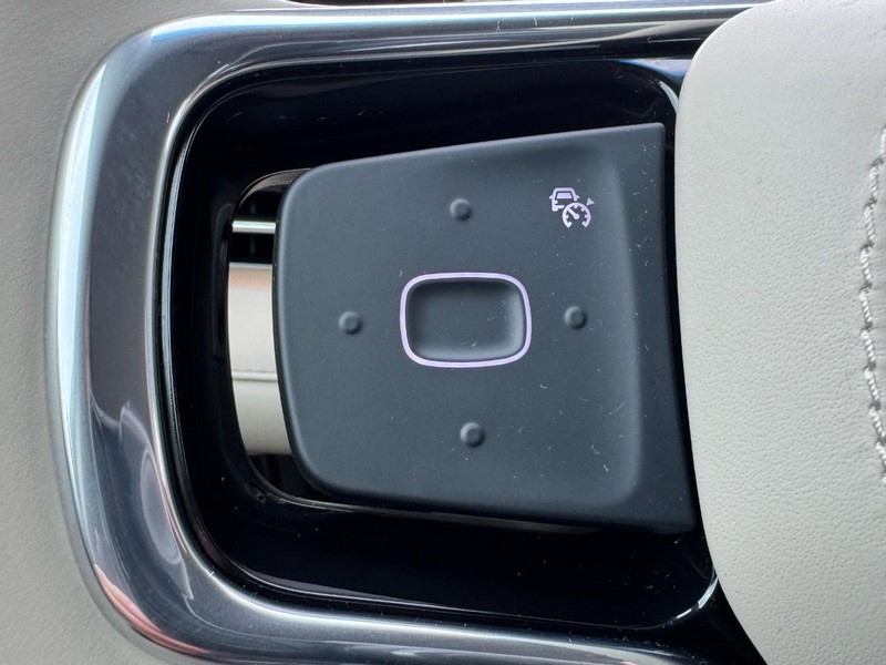 Lincoln Nautilus Vehicle Full-screen Gallery Image 18