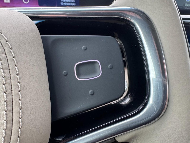 Lincoln Nautilus Vehicle Full-screen Gallery Image 19