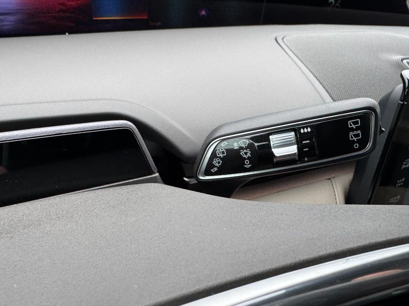 Lincoln Nautilus Vehicle Full-screen Gallery Image 21