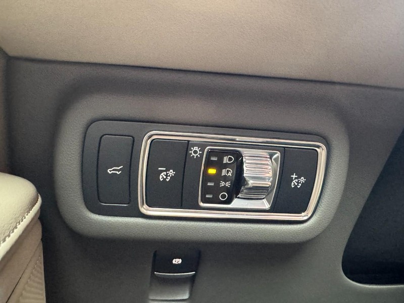 Lincoln Nautilus Vehicle Full-screen Gallery Image 22